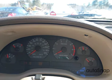 2000 Ford Mustang z USA, uszkodzony, nr VIN 1FAFP4046YF238109